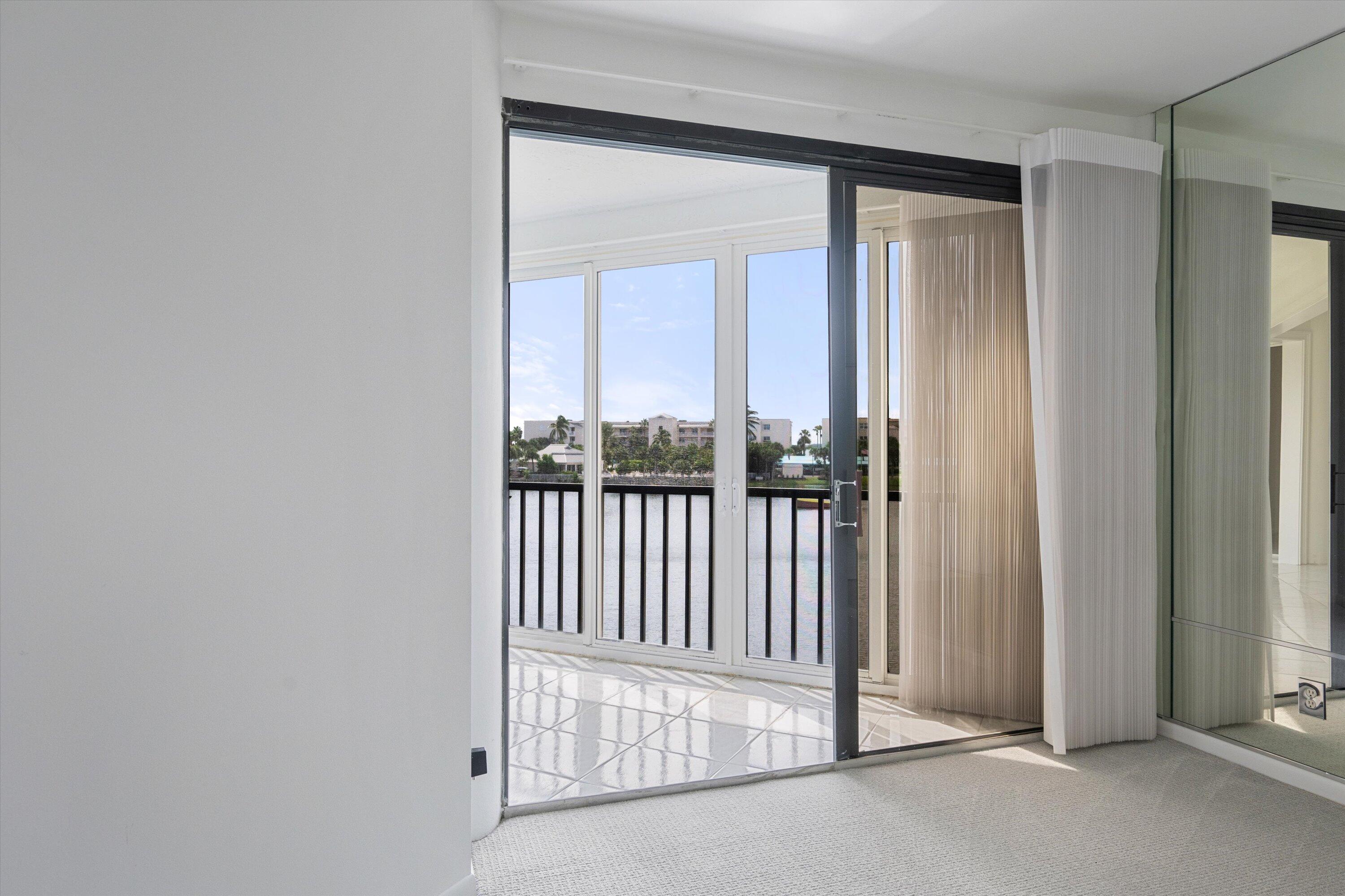 221 NE Plantation Road 303