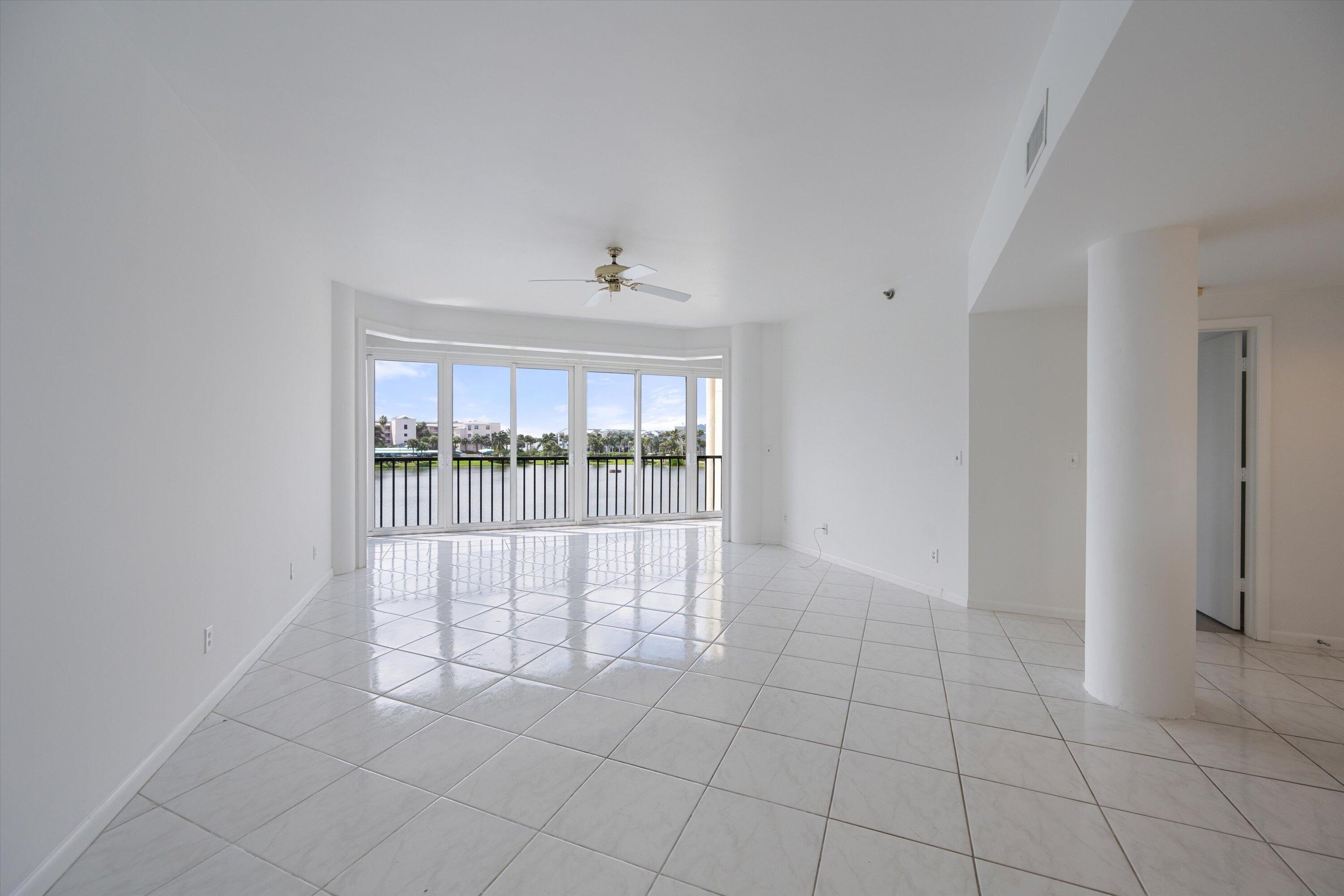 221 NE Plantation Road 303
