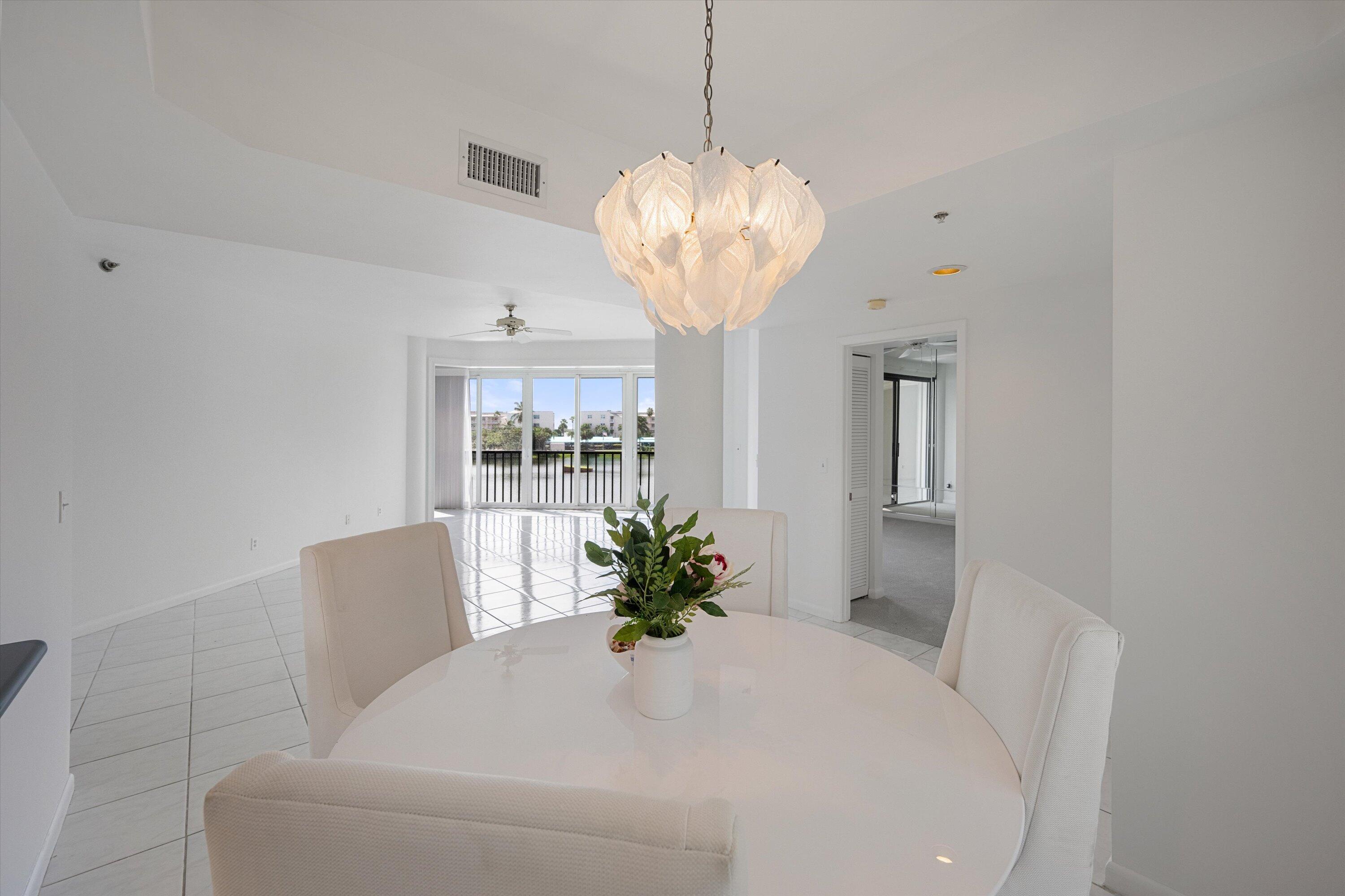 221 NE Plantation Road 303