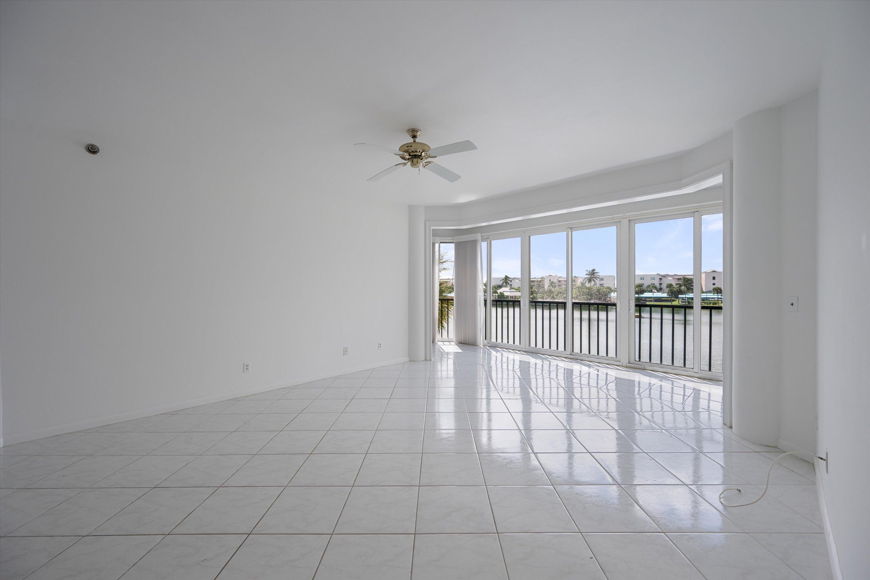 221 NE Plantation Road 303