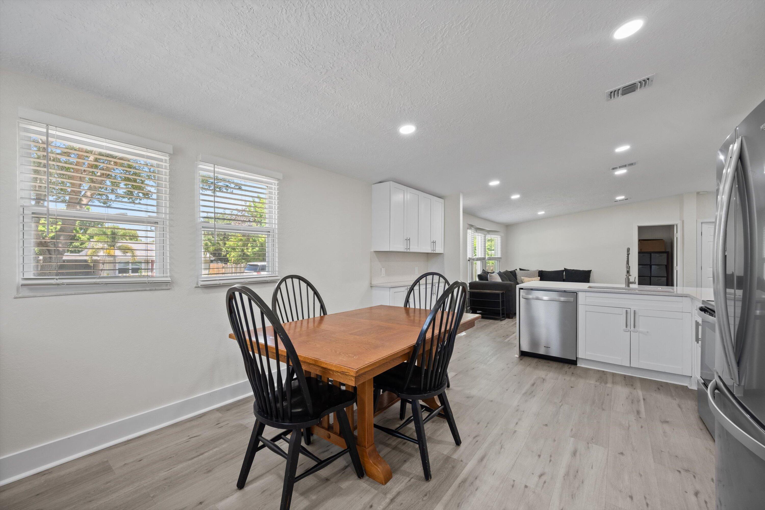909 SE Hibiscus Avenue