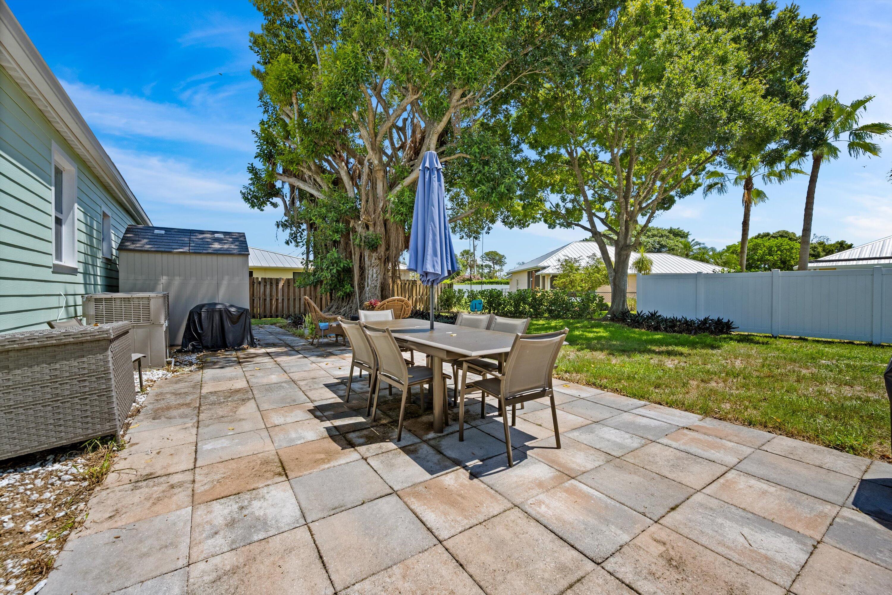 909 SE Hibiscus Avenue