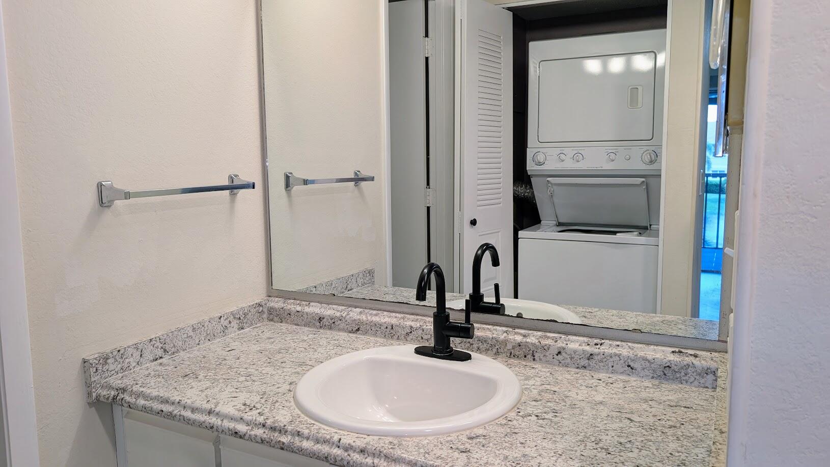 1563 SE Royal Green Circle 204, Port St. Lucie Unit: 204