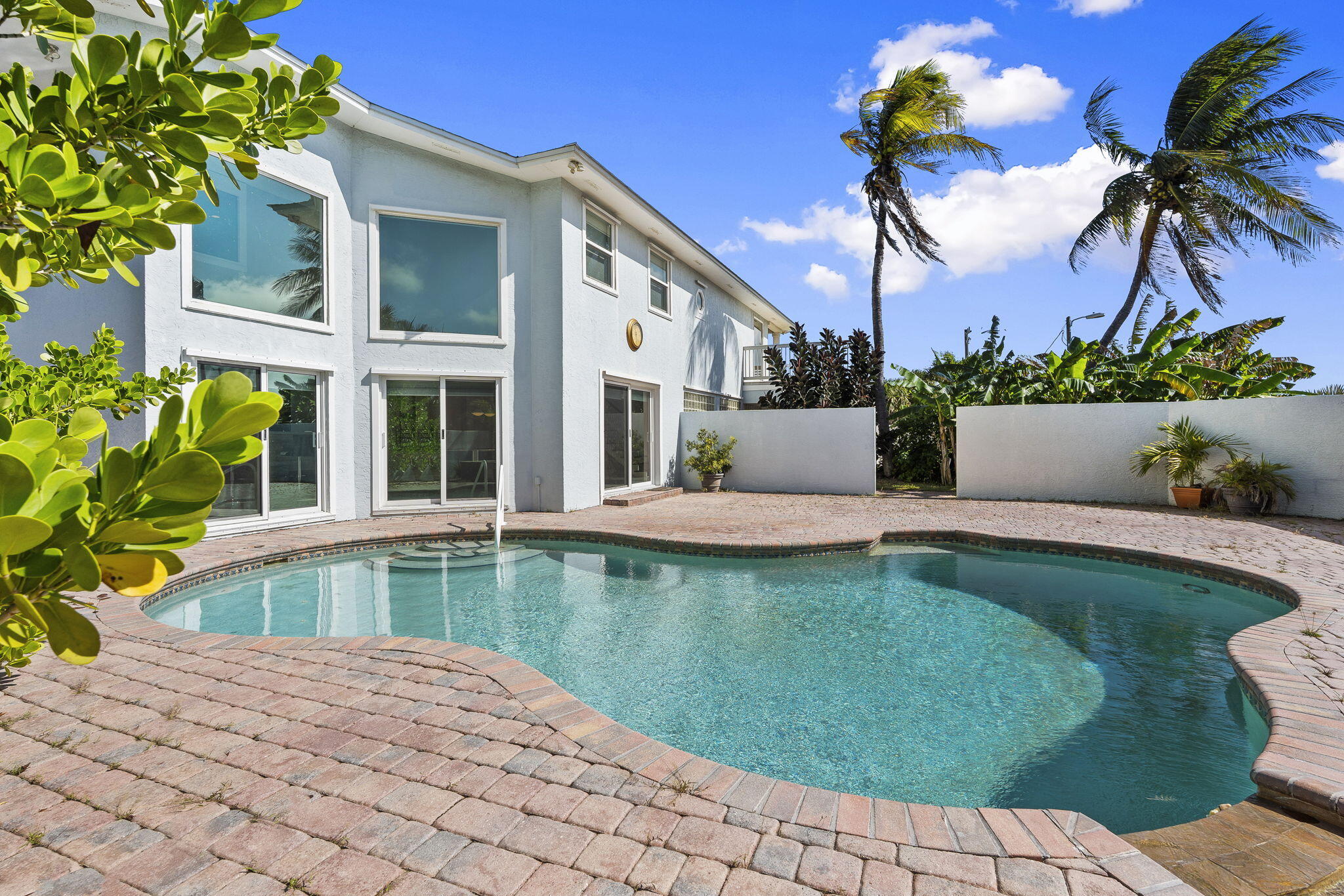 1911 Surfside Drive