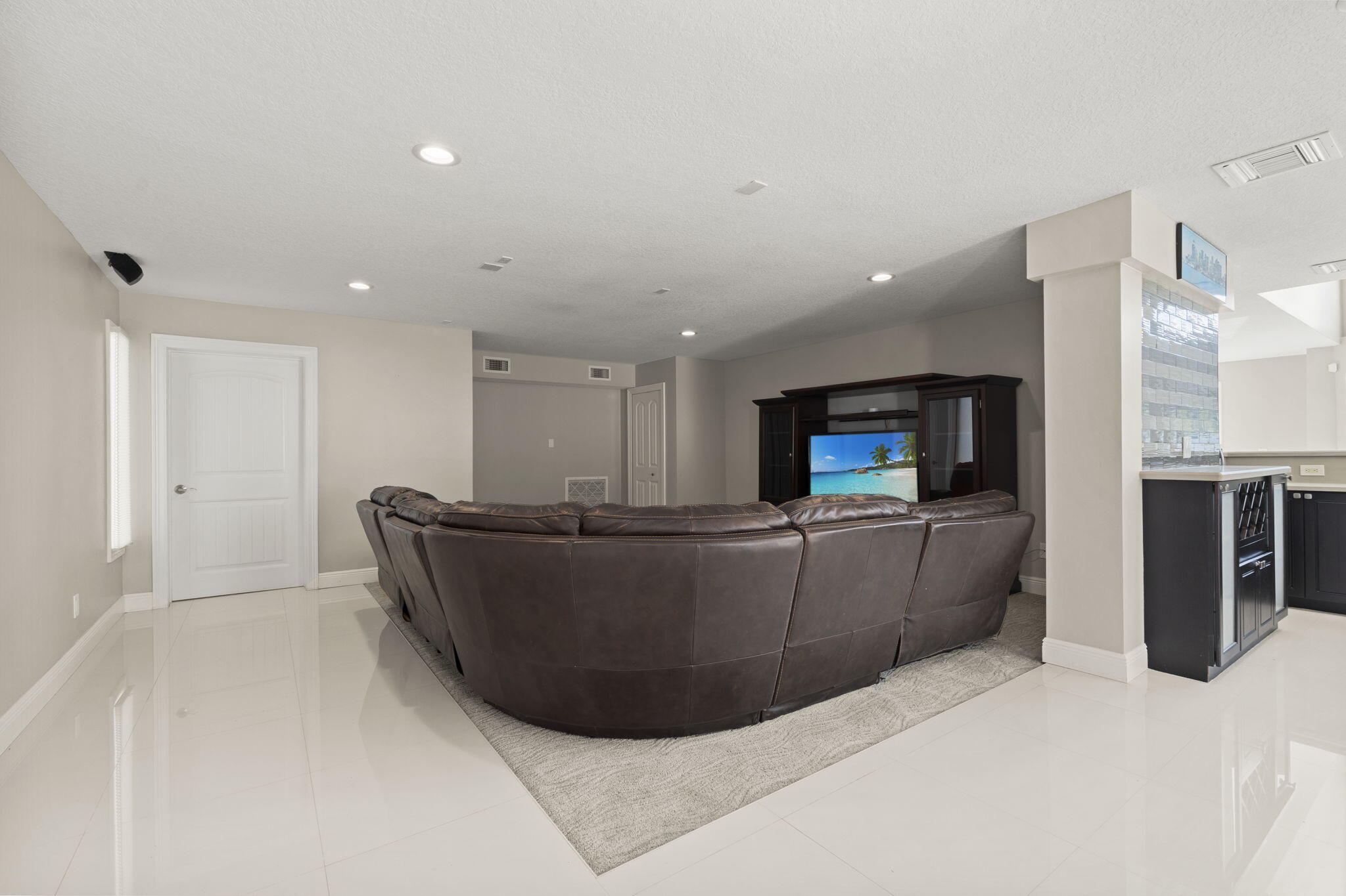 1911 Surfside Drive