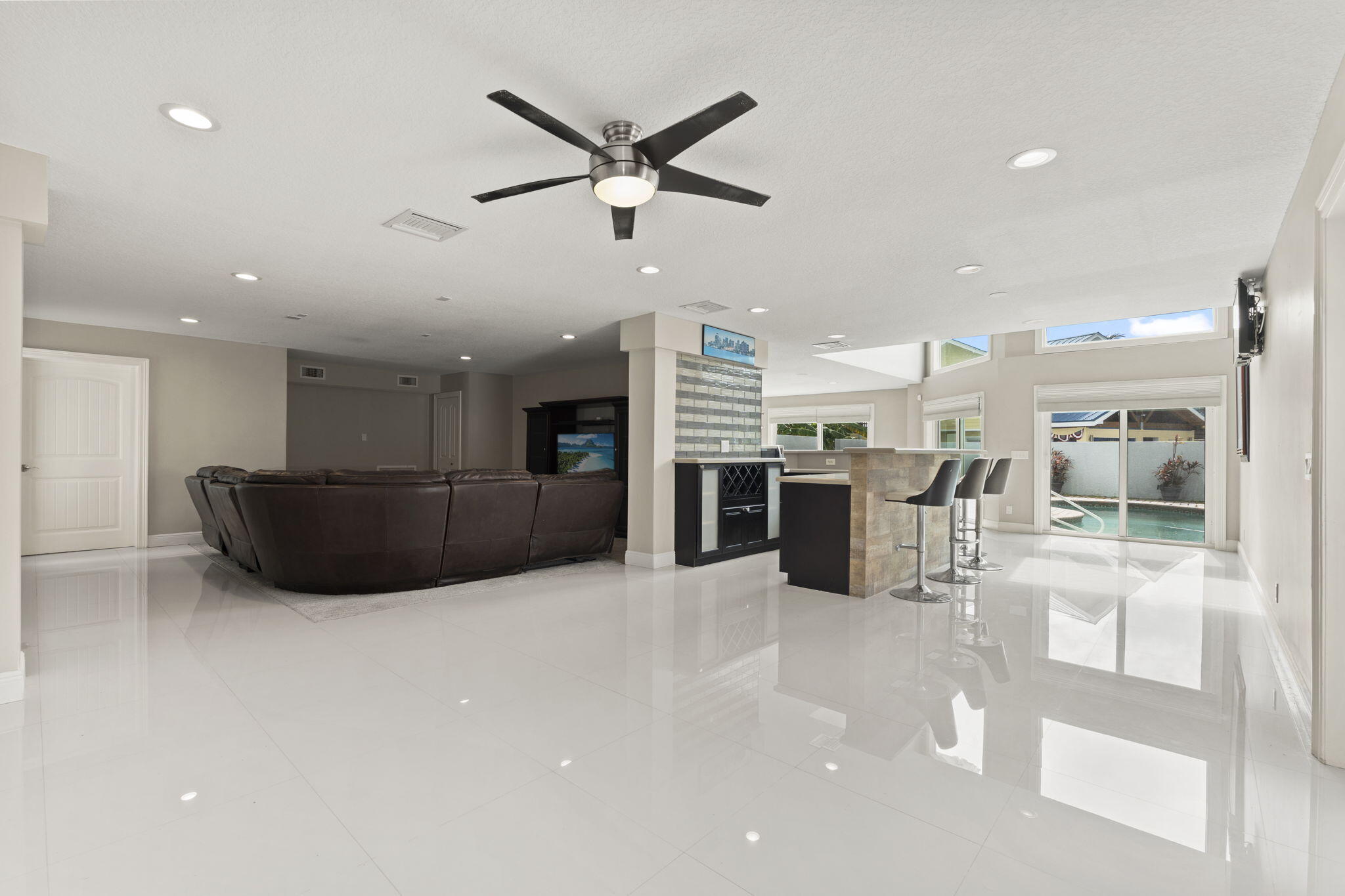 1911 Surfside Drive