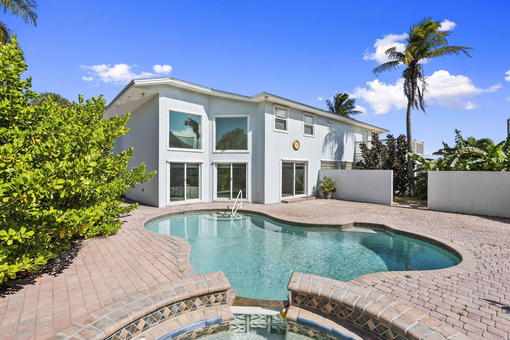 1911 Surfside Drive
