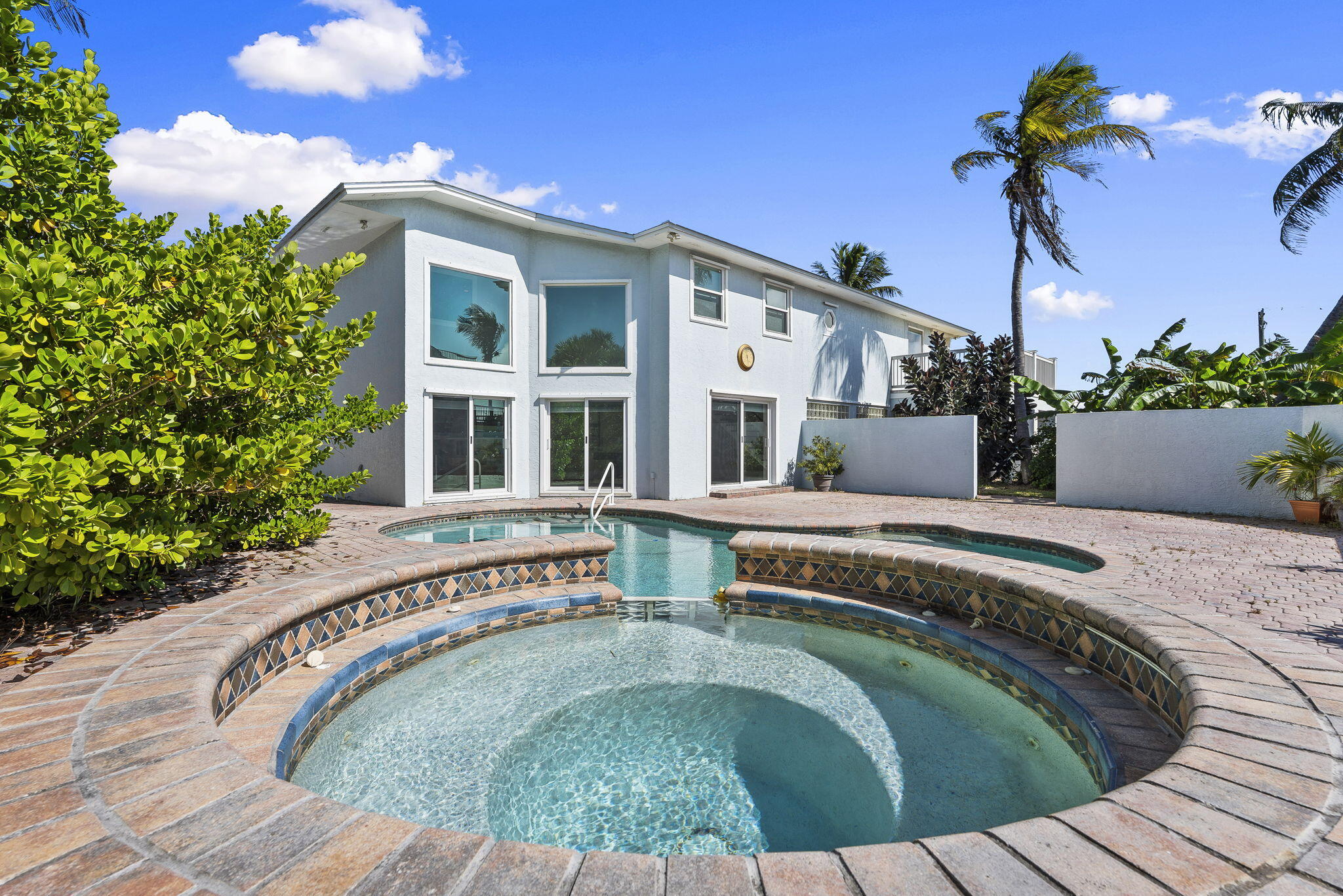 1911 Surfside Drive