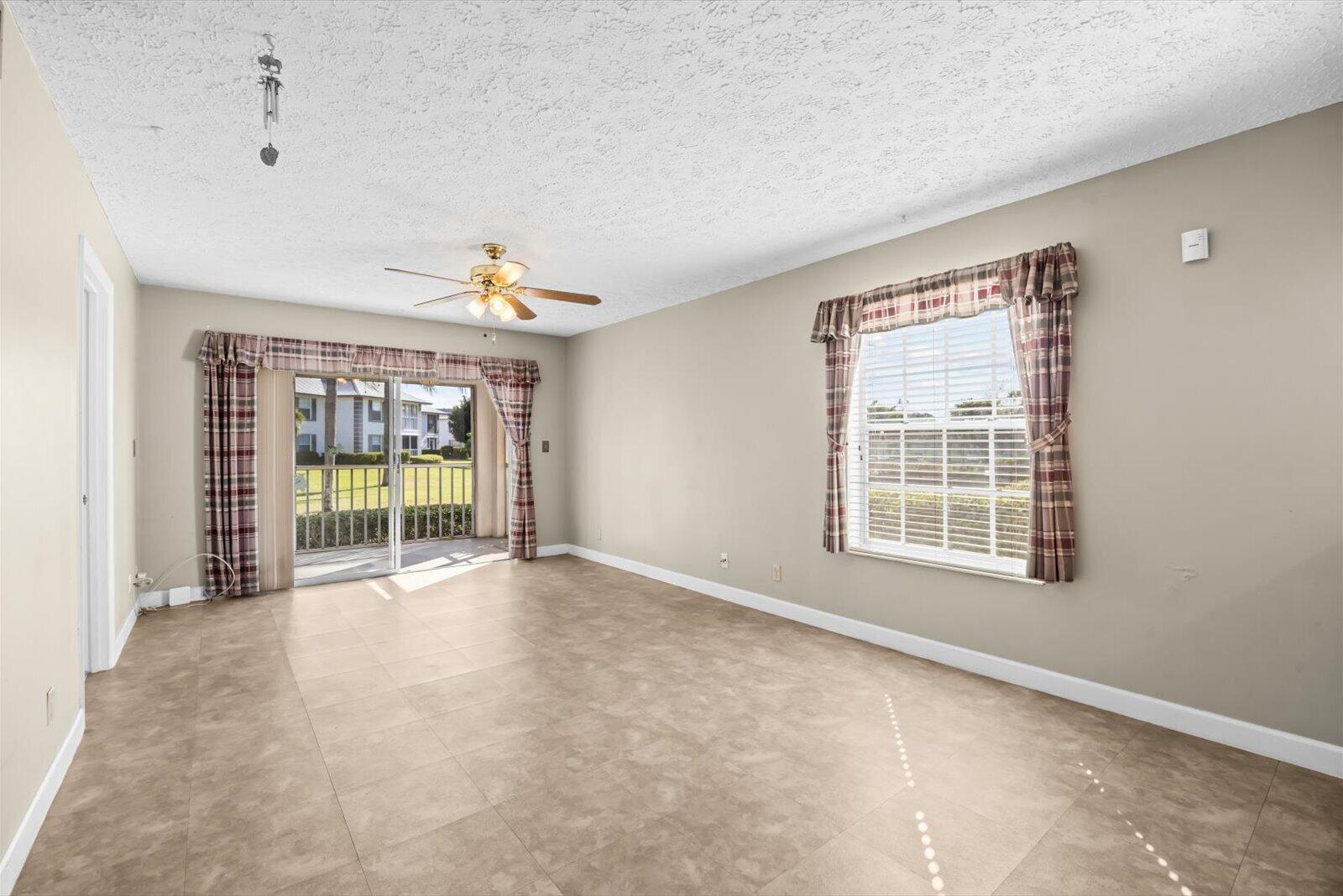 806 SE Central Parkway 6