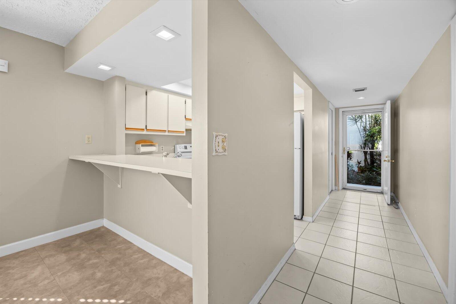 806 SE Central Parkway 6