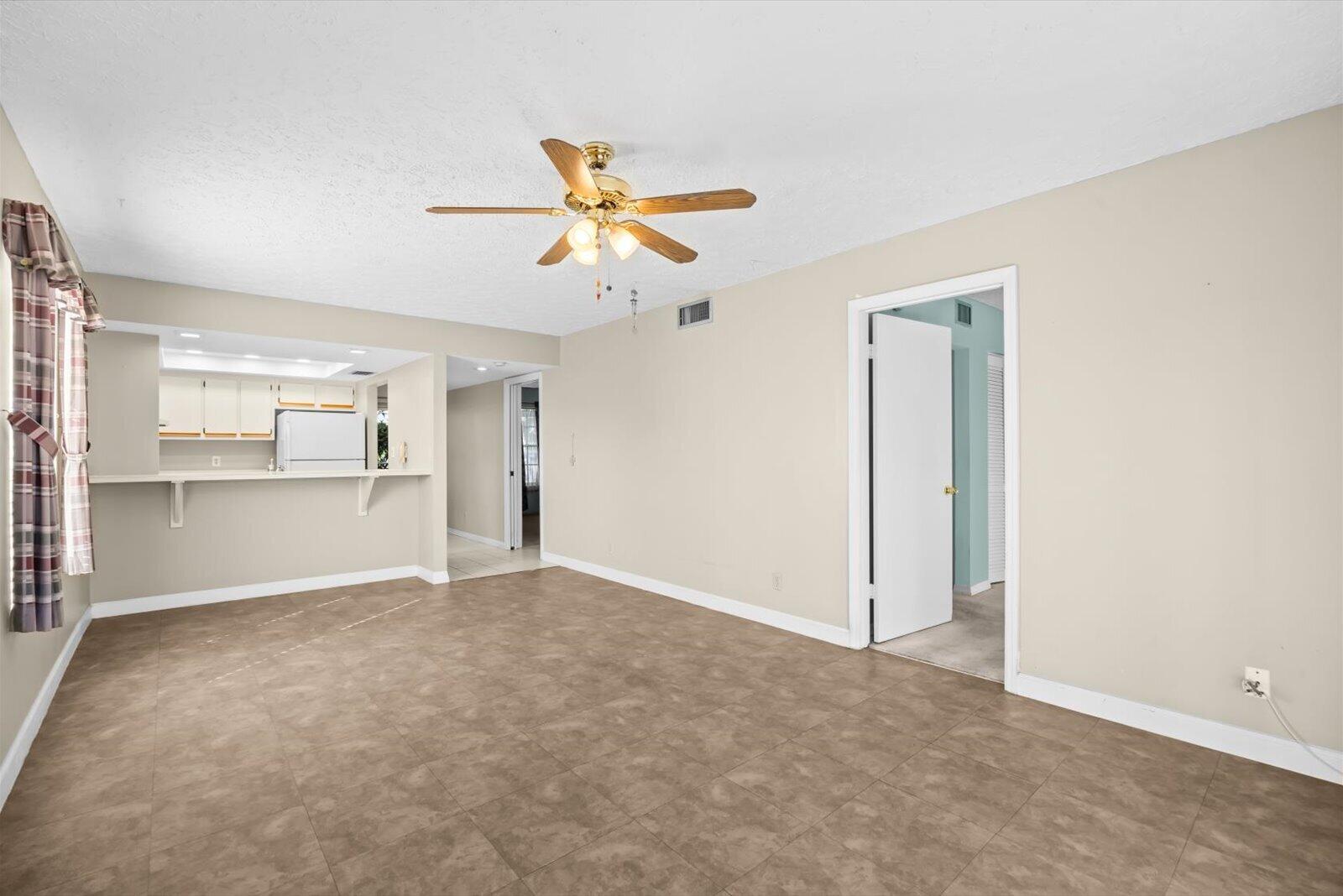 806 SE Central Parkway 6