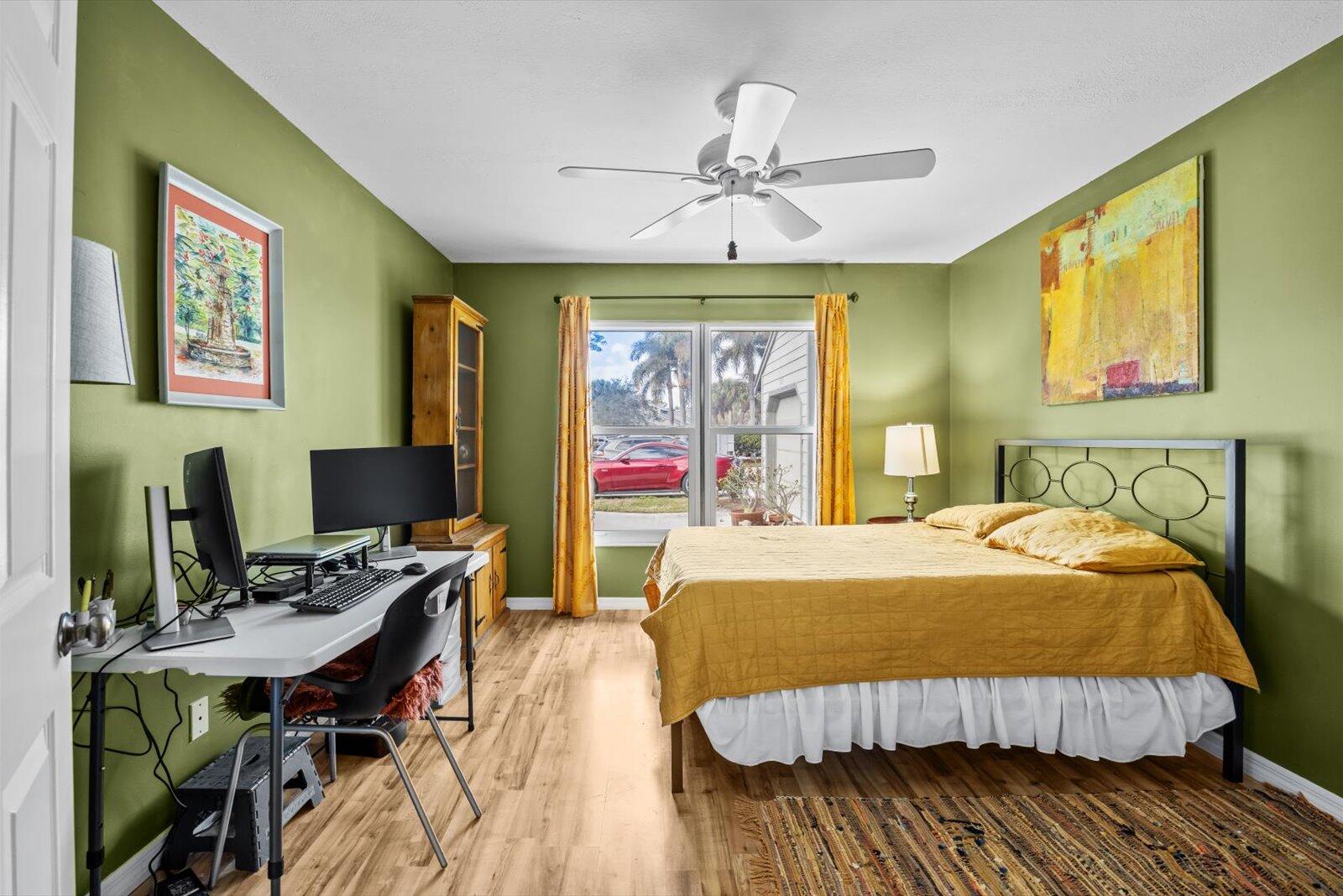 933 NE Sandalwood Place