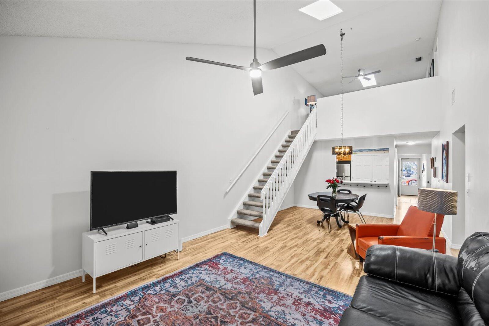 933 NE Sandalwood Place