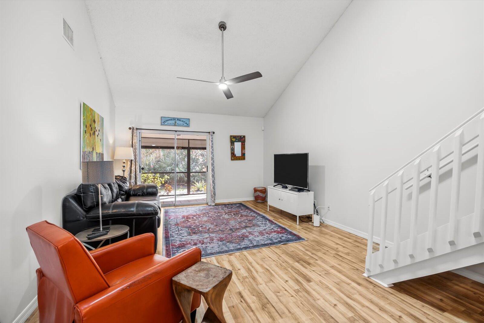 933 NE Sandalwood Place