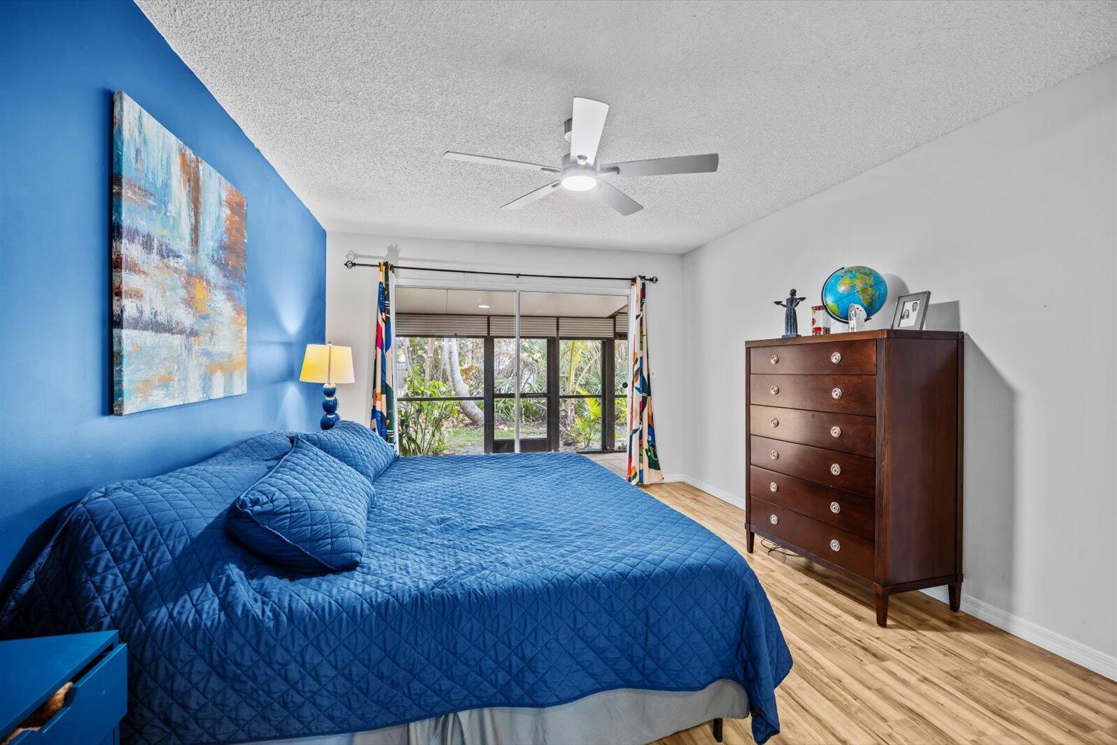 933 NE Sandalwood Place
