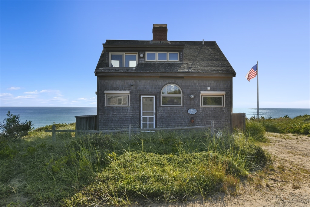 90 Cliff Road