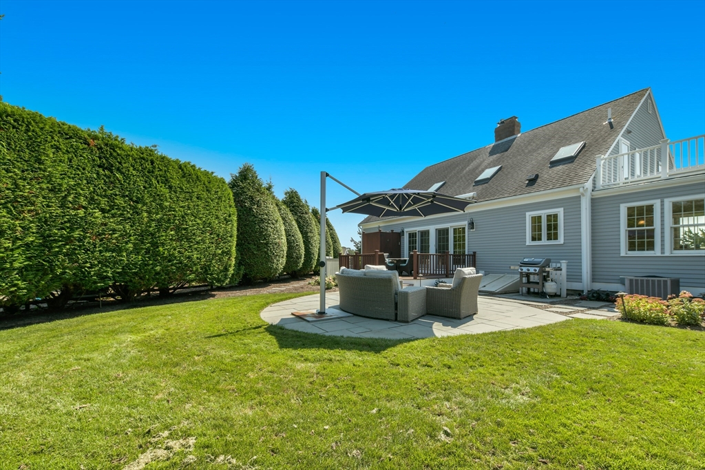 28 Youngs Farm Ln