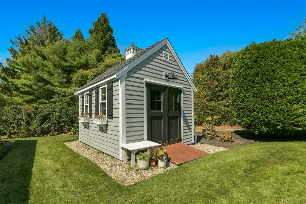 28 Youngs Farm Ln