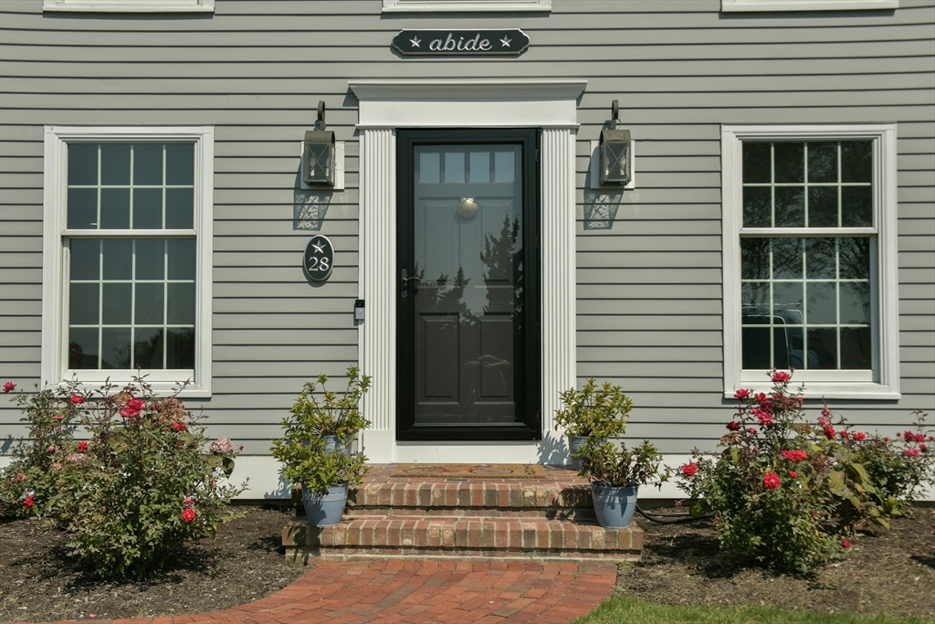 28 Youngs Farm Ln