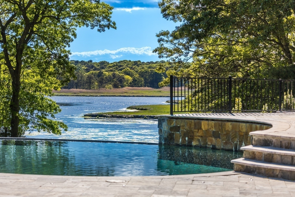 38 Beach Plum Hill Rd