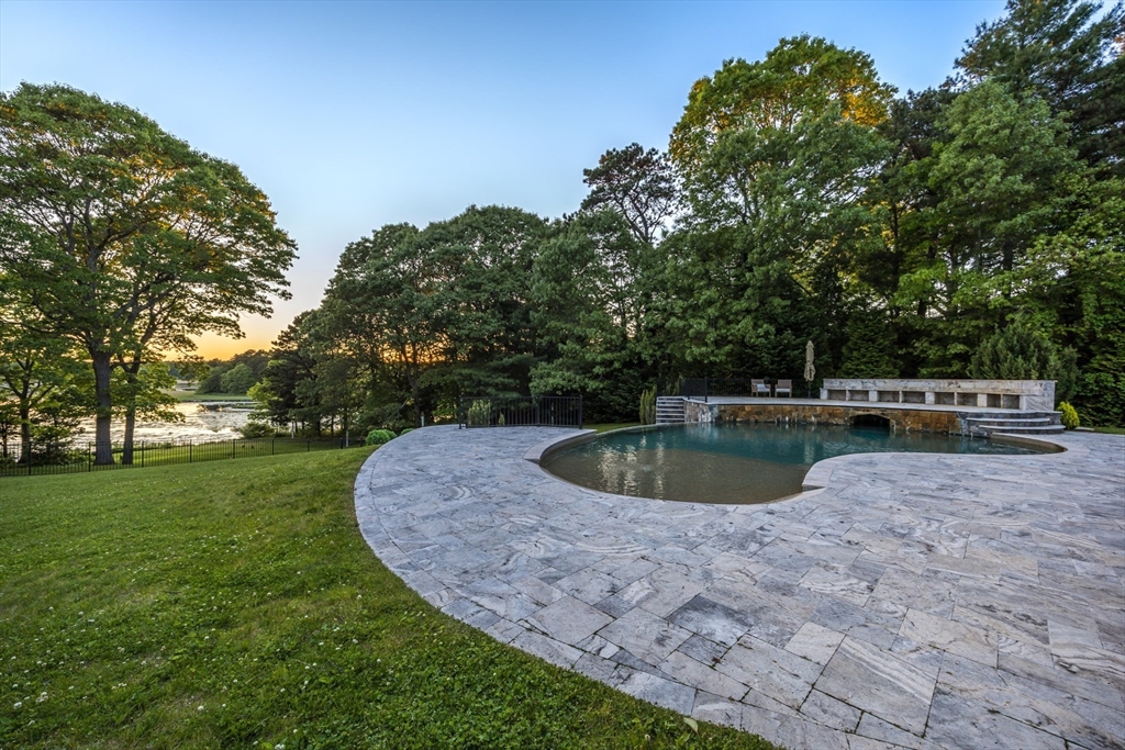 38 Beach Plum Hill Rd