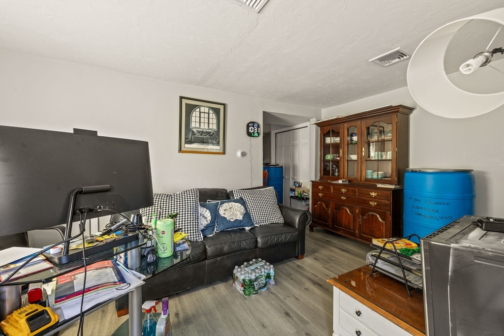 27-29 Barn Hill Rd