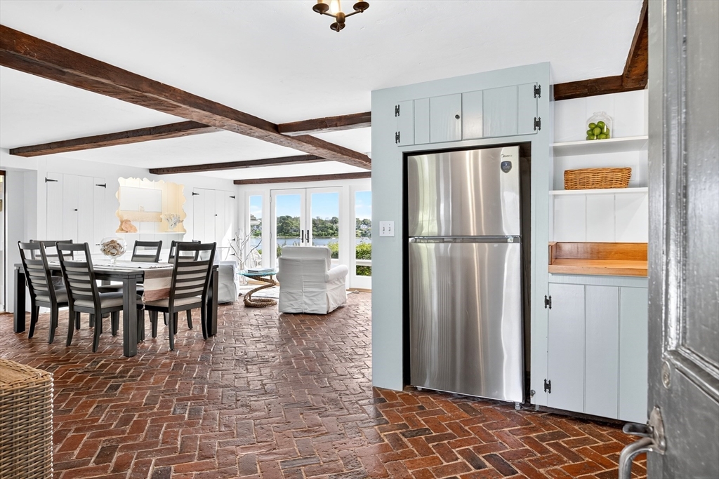 58 Oyster Bluff