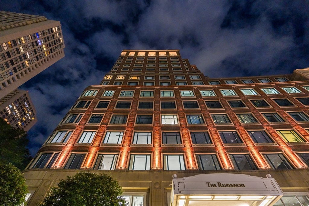 10 Rowes Wharf Unit: PH4