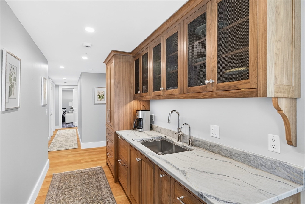 10 Rowes Wharf Unit: PH4