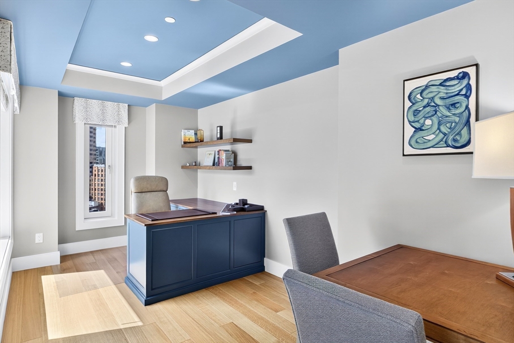 10 Rowes Wharf Unit: PH4