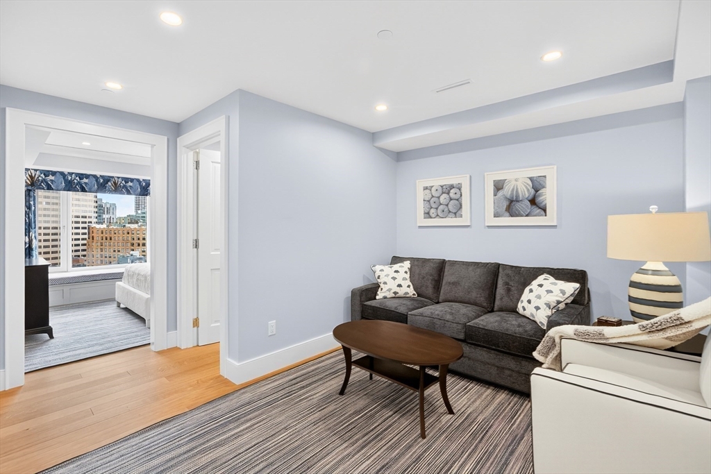10 Rowes Wharf Unit: PH4