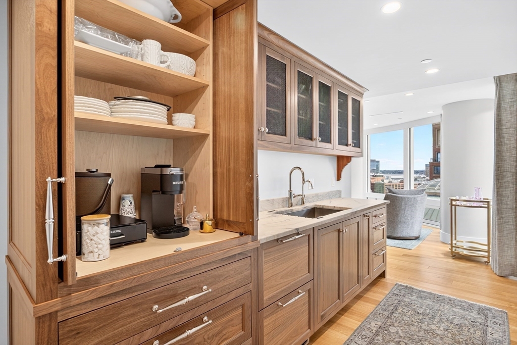 10 Rowes Wharf Unit: PH4