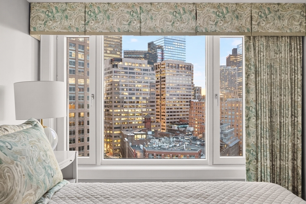 10 Rowes Wharf Unit: PH4