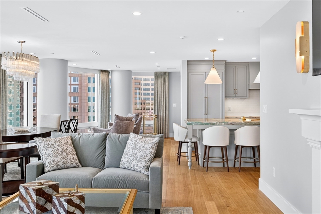 10 Rowes Wharf Unit: PH4