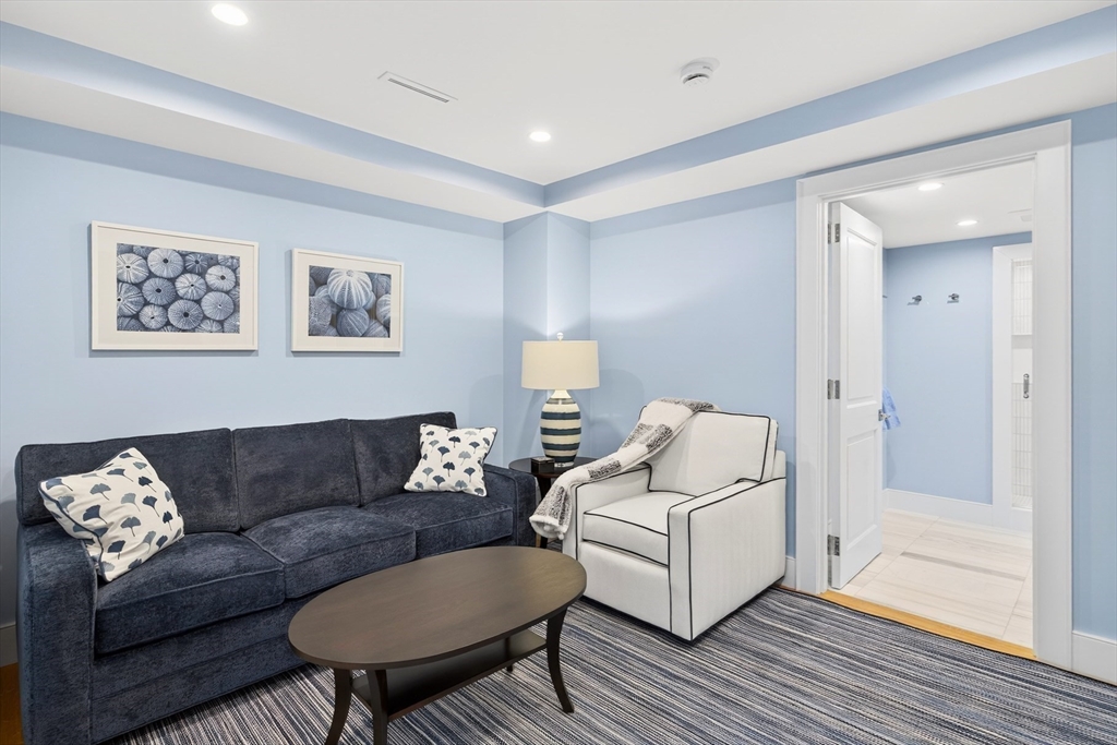 10 Rowes Wharf Unit: PH4