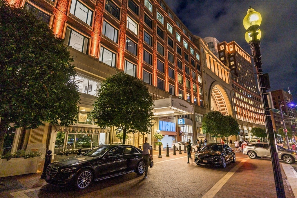 10 Rowes Wharf Unit: PH4