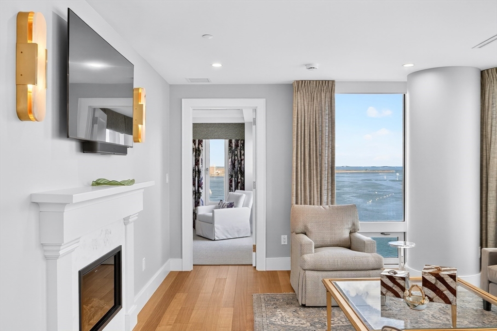 10 Rowes Wharf Unit: PH4