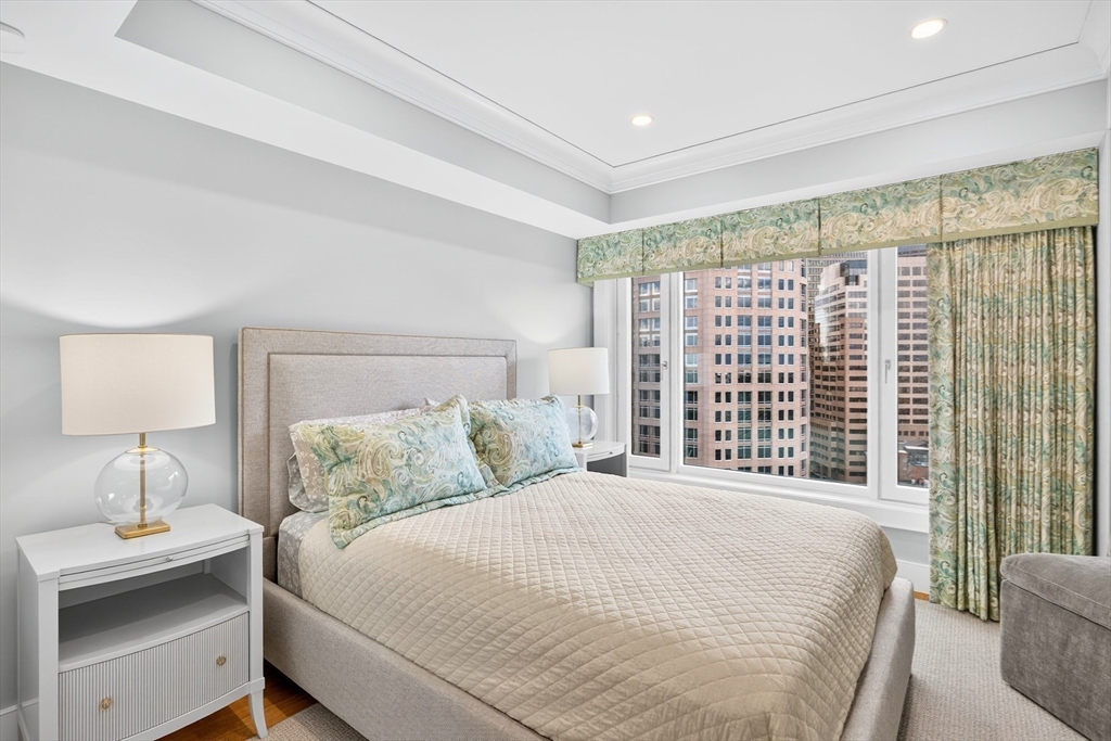 10 Rowes Wharf Unit: PH4