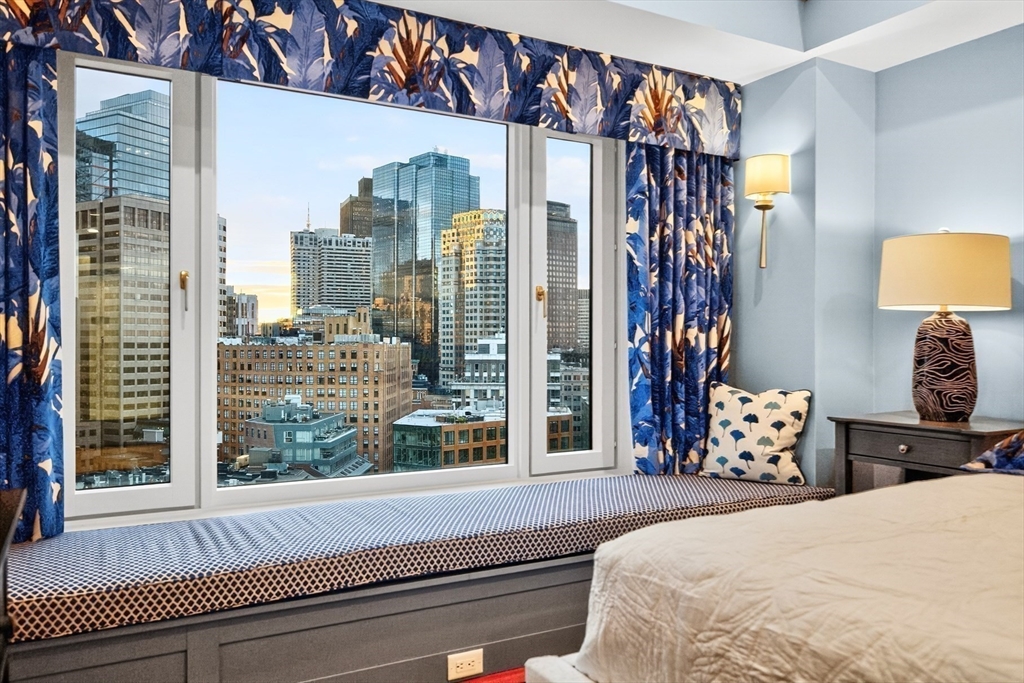 10 Rowes Wharf Unit: PH4