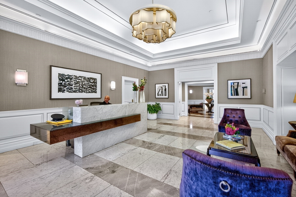 10 Rowes Wharf Unit: PH4