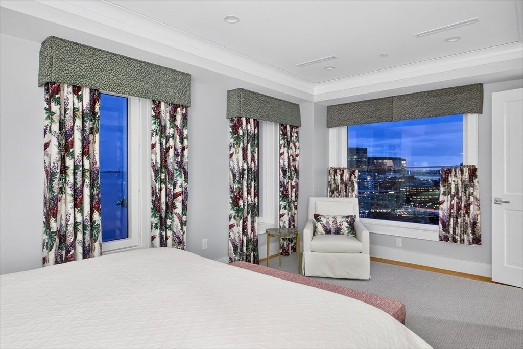 10 Rowes Wharf Unit: PH4