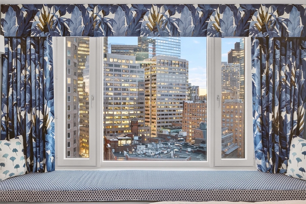 10 Rowes Wharf Unit: PH4