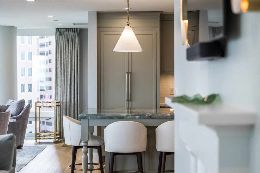 10 Rowes Wharf Unit: PH4