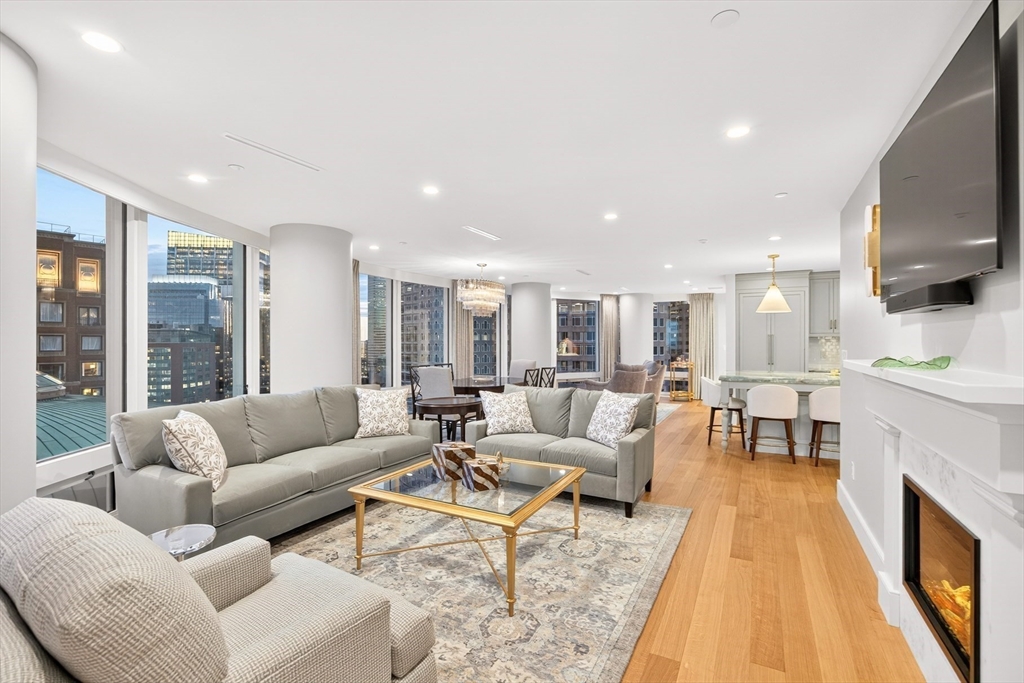 10 Rowes Wharf Unit: PH4