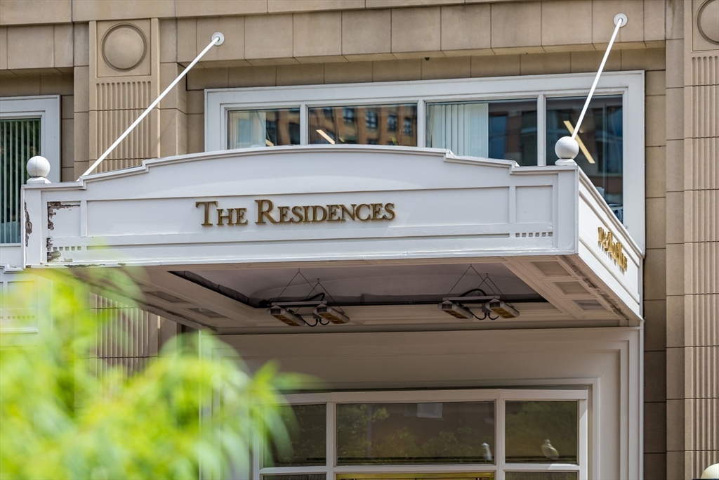 10 Rowes Wharf Unit: PH4
