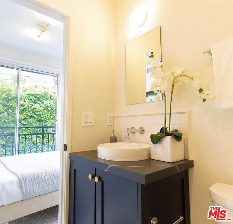 135 N Doheny Dr Unit: 205