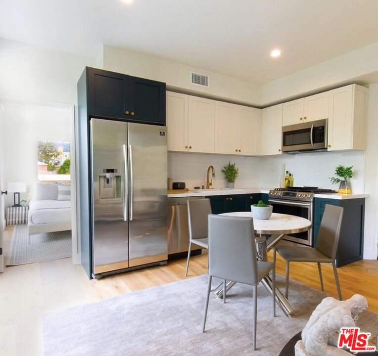 135 N Doheny Dr Unit: 205