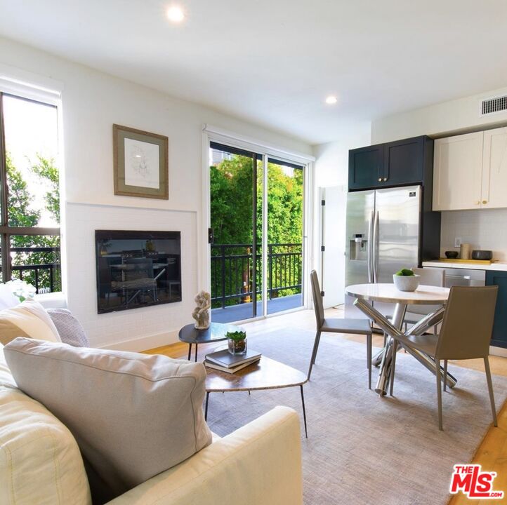 135 N Doheny Dr Unit: 205