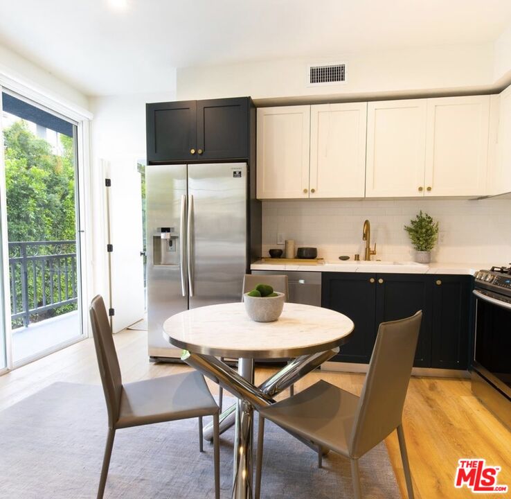 135 N Doheny Dr Unit: 205