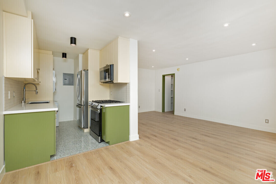 6615 Franklin Ave Unit: 116